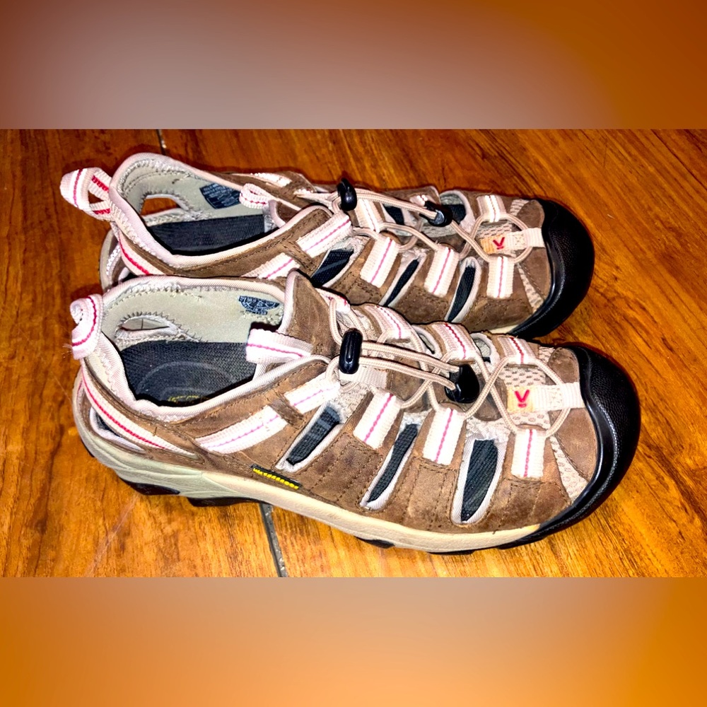 Keen women’s size 8 brown outdoor shoes